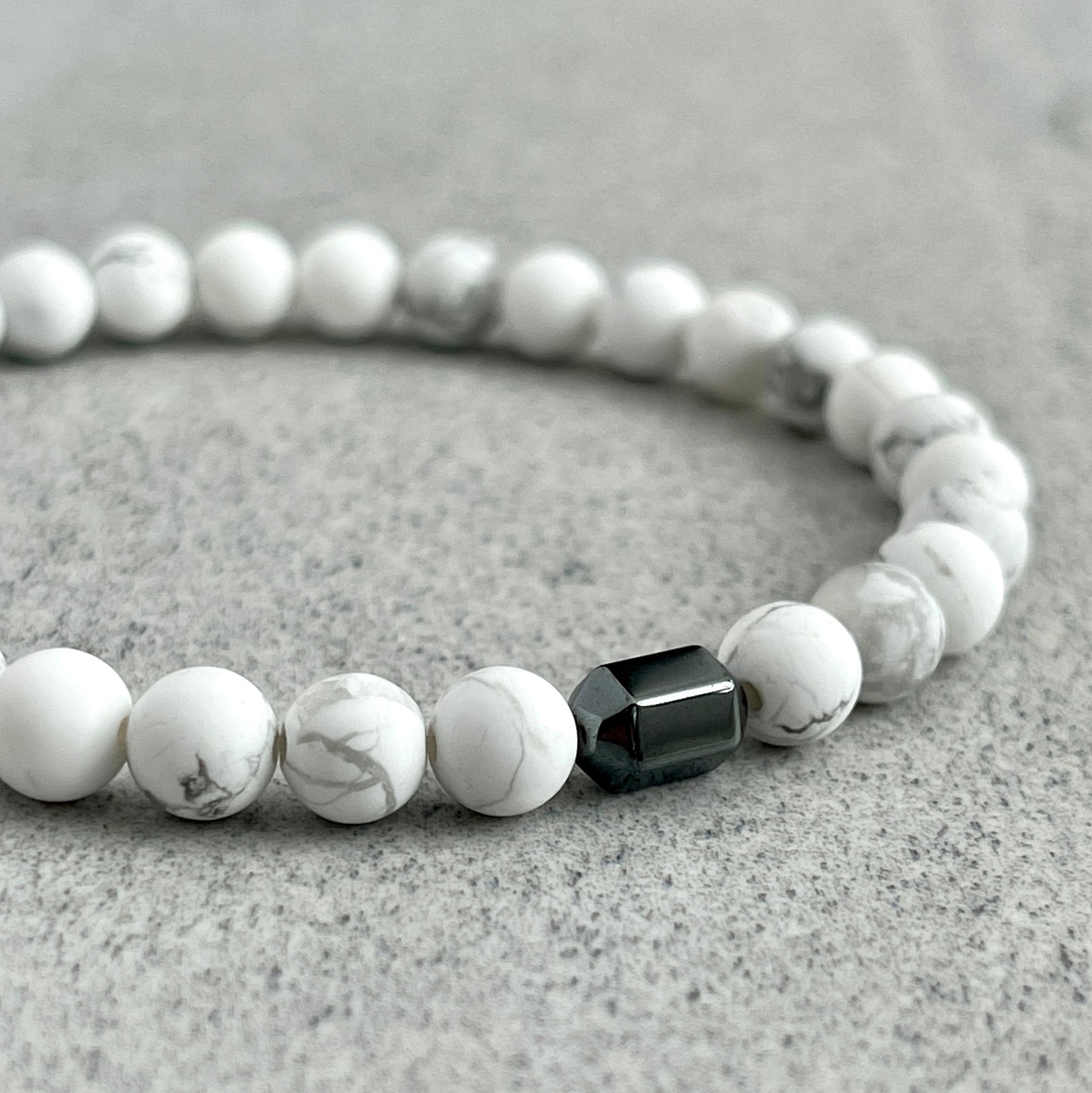 Matte White Howlite Bracelet with Hexagon Hematite