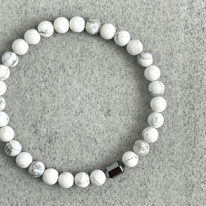 Matte White Howlite Bracelet with Hexagon Hematite